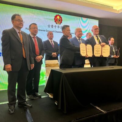 AMBCWA Signing a Memorandum of Understanding (MOU) with the Kuching Chinese General Chamber of Commerce & Industry (KCGCCI).