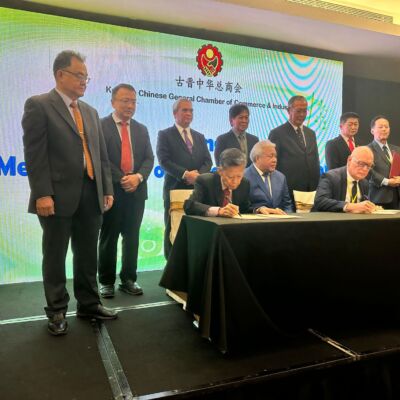 AMBCWA Signing a Memorandum of Understanding (MOU) with the Kuching Chinese General Chamber of Commerce & Industry (KCGCCI).
